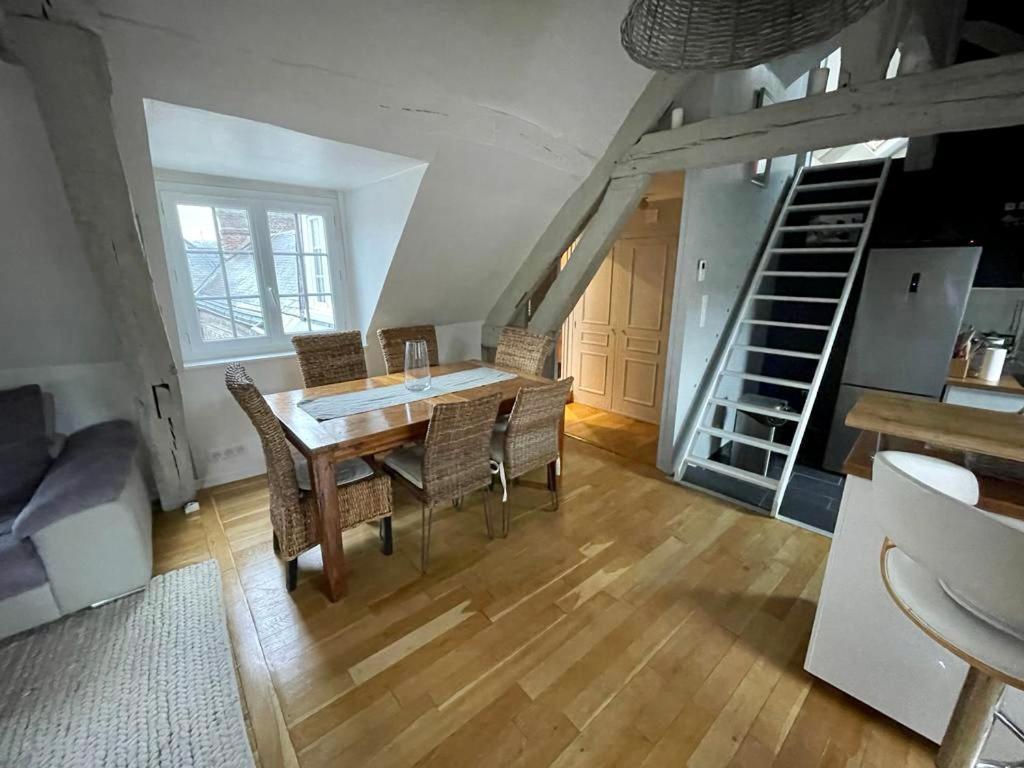Sous Les Clochers De Rouen - Spacieux Logement Екстер'єр фото